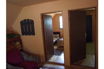 România Chata Baraj Leşu, Exteriorul